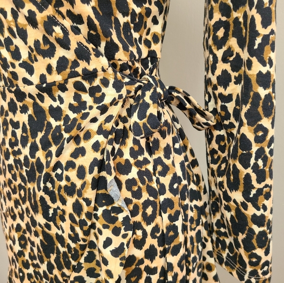 NWT Flirty Animal Print Mini Wrap Dress by Huguest Size Small - Picture 8 of 11